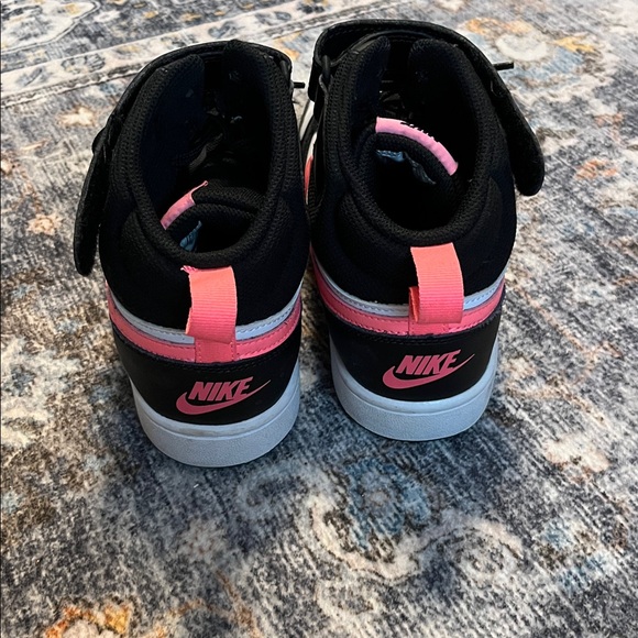 Nike black pink and white sneakers. Size 6 - Picture 3 of 5